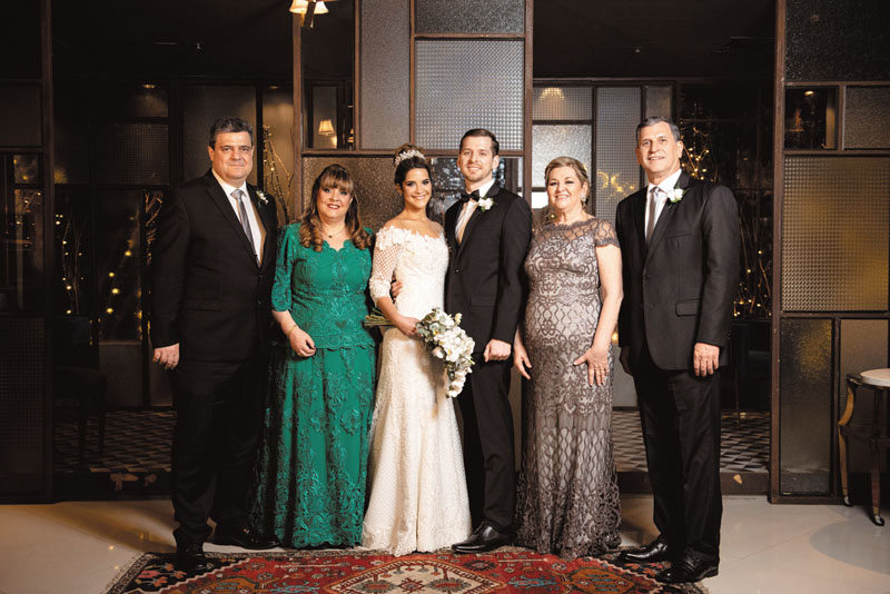 Los nuevos esposos con sus padrinos Pablo José Riera Fanego y Sandra ...