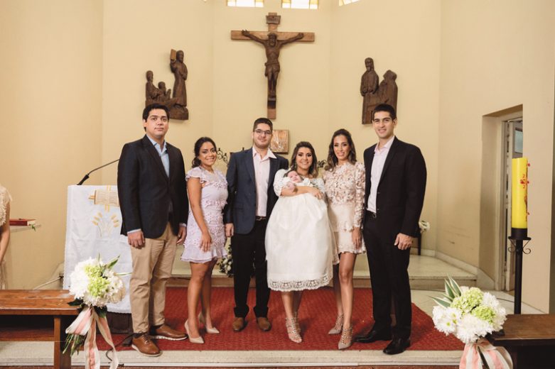 Joaquín Martínez, Cristal Brítez, Giannina Saccarello y César Martínez fueron los padrinos de Isa.