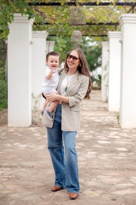 Faustino Méndez con su mami, Marian González.