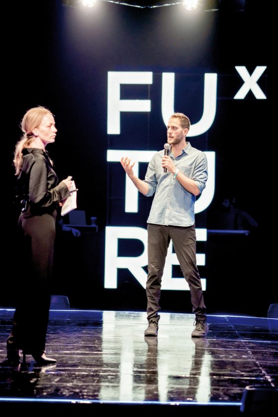 Aaron Frank presentó, Mentalidad de Singularity. (2)