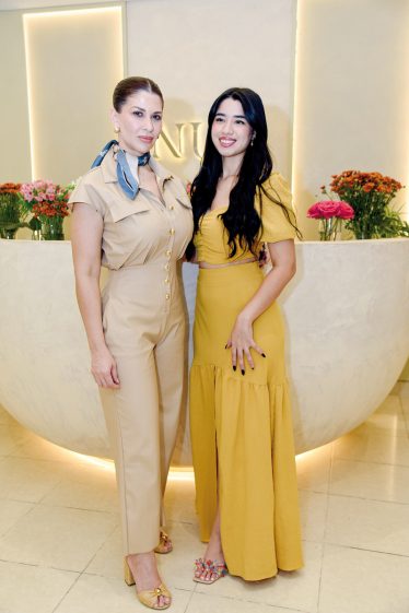 Catherine Coronel y Heilen Oviedo.