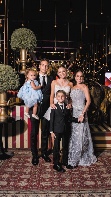 La agasajada con sus padres, Miguel Ángel García y Eugenia Peroni, y sus hermanitos Ernestina y Gastón.