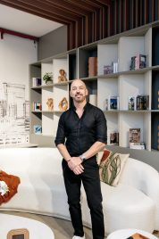 Roque Noldin, arquitecto encargado del interiorismo del showroom.