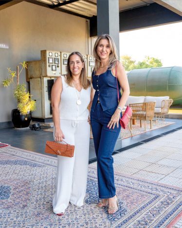 Verónica Pineda y Aramí Pratt.